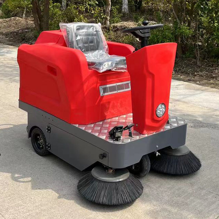 工廠清掃設(shè)備全解析 從清掃機(jī)到掃路車系列，打造高效清潔解決方案